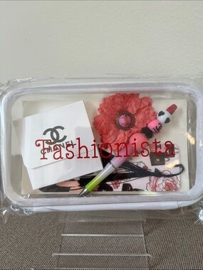 Wow! Fashionista zipper case Gift set!! $12